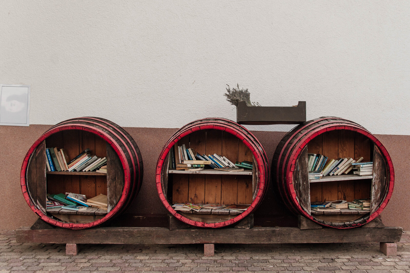 Paloznak, könyvmegálló. Fotó: Cseh Edina